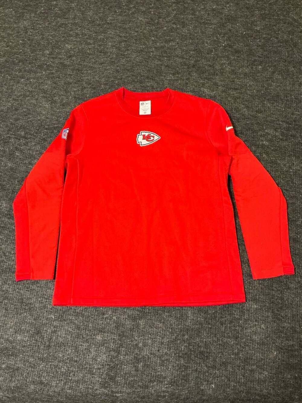 Nike Kansas City Chiefs Therma-FIT Long Sleeve T-Shirt Mens Size Large Color Red